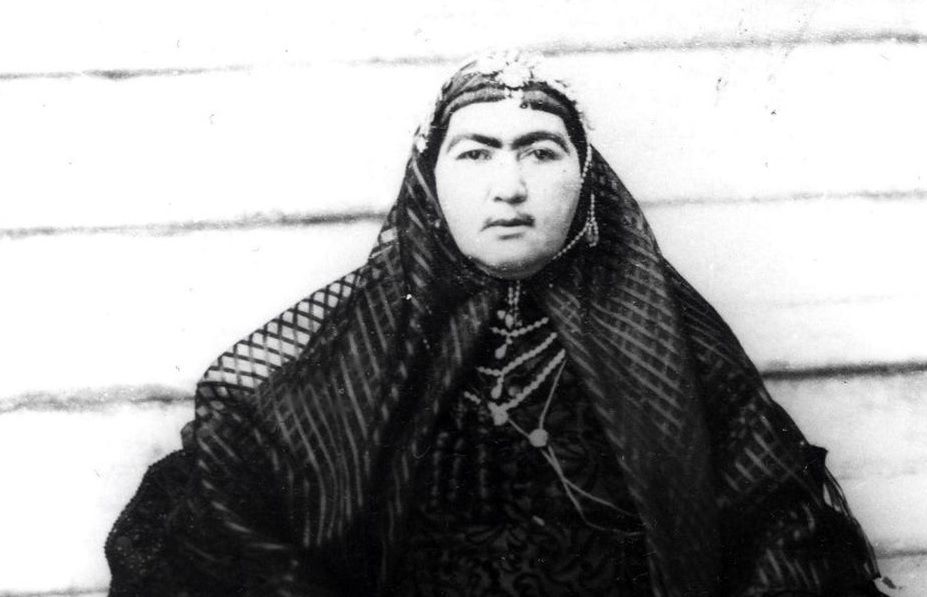 سفر در زمان | اسبسواری «انیسالدوله، سوگلی ناصرالدینشاه» با چادر و روبنده در فیروزکوه اسبسواری «انیسالدوله، سوگلی ناصرالدینشاه» با چادر و روبنده در فیروزکوه