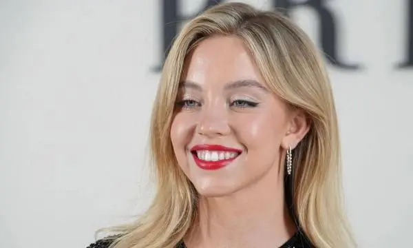 خبر روز | حمله تند به سیدنی سوئینی بازیگر زن پرحاشیه: تو یک احمقی! 04 03 c36 1656 1