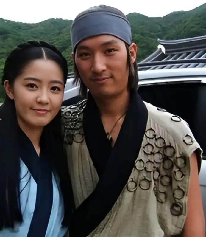 تصویر روز | عکس یادگاری «اویی و بویونگ» در پشت صحنه سریال جومونگ 1 1 10