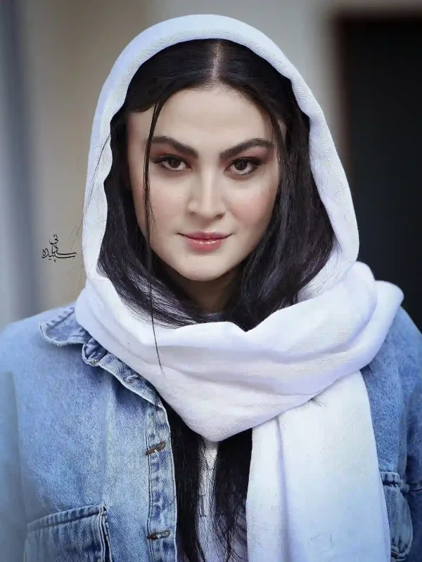 تصاویر متفاوت مریم مومن با پوشش جین در جشنواره هُمام 10 75