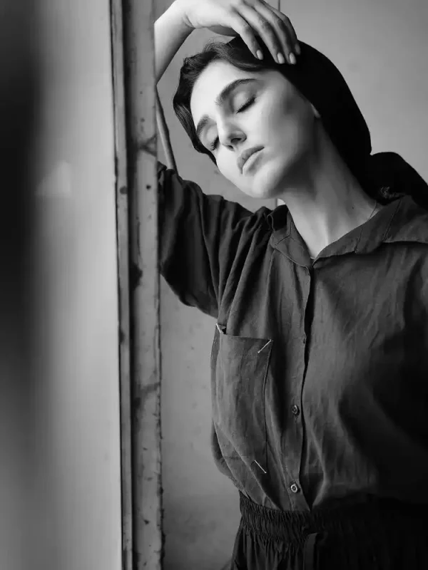 خبر روز | ژست عجیب نگار نیکدل بازیگر زخم کاری در عکس جدیدش 15827424 1