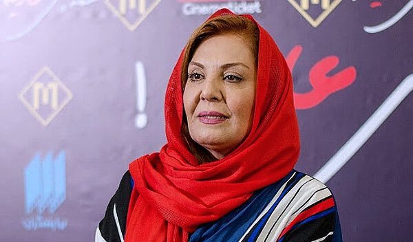 قابی به یادگار از مرحومه زهره حمیدی در کنار پسرش