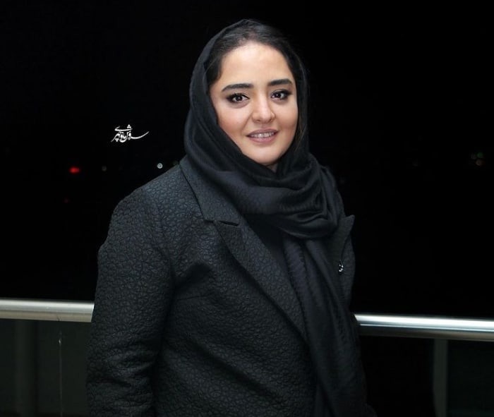 سلفی باحال نرگس محمدی با خانواده اش