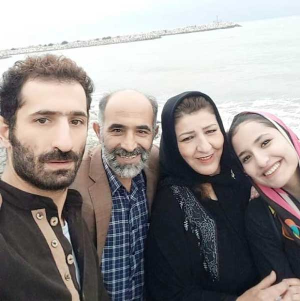 تصویر روز | ایمان صفا «ممدچاخان» نیسان آبی در دورهمی خانوادگی از عشقش رونمایی کرد ممدچاخان نیسان آبی در کنار خانواده اش
