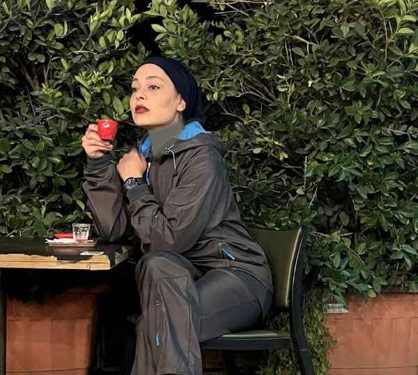 تصویر روز | تیپ اسپورت شیک سانیا سالاری بازیگر گیسو در کافه تیپ سانیا سالاری