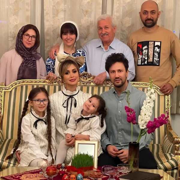 تصویر روز | خانواده پر جمعیت شاهرخ استخری در خانه پدری اش خانواده پر جمعیت شاهرخ استخری