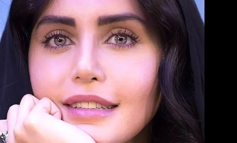 تاریخ وبگردی | الناز شاکر دوست با دسته گلی زیبا و سرخ /قابی معرکه