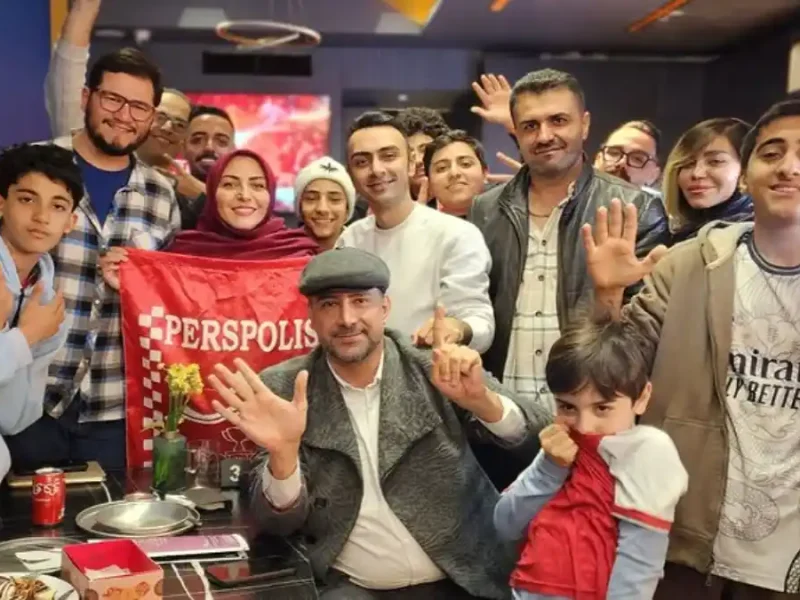 عکس خانم مجری پرسپولیسی «المیرا شریفی مقدم» در زمان پخش بازی فوتبال
