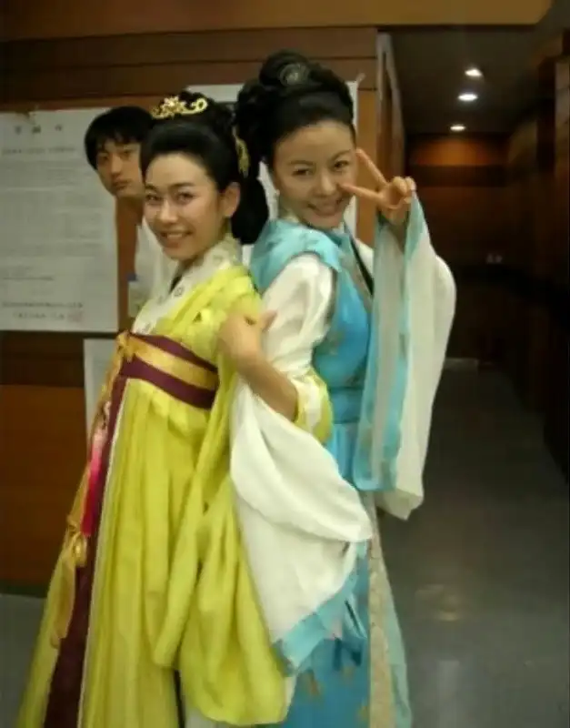 سکانس روز | عکس یادگاری بانو یومیول و سولان در پشتصحنه سریال جومونگ 2 1052