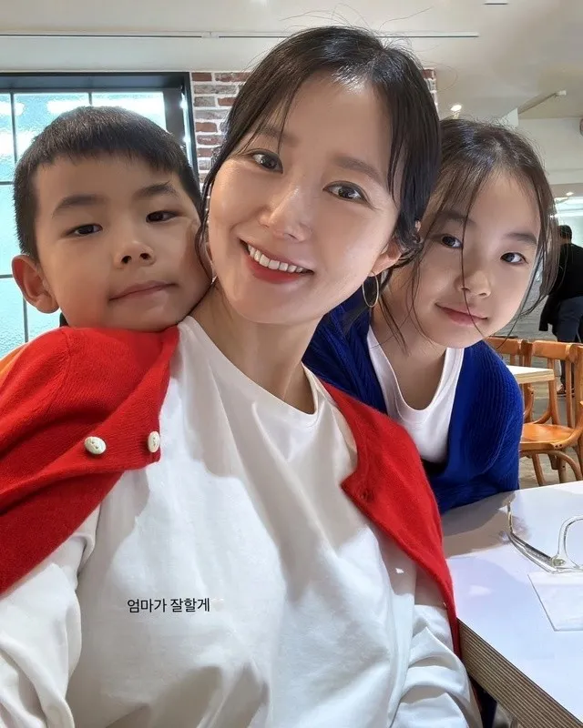 خبر روز | عکس سریو، خواهر موهیول امپراتور بادها در 44 سالگی در کنار دختر و پسرش 2 1139