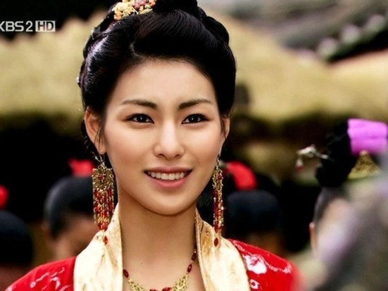 چهرۀ «بانو جیلی، زن موهیول» 18 سالگی اولین سریال «امپراتور بادها»