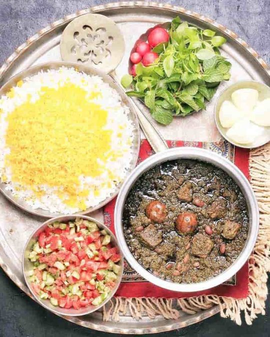 طرز تهیه خورش قورمه سبزی