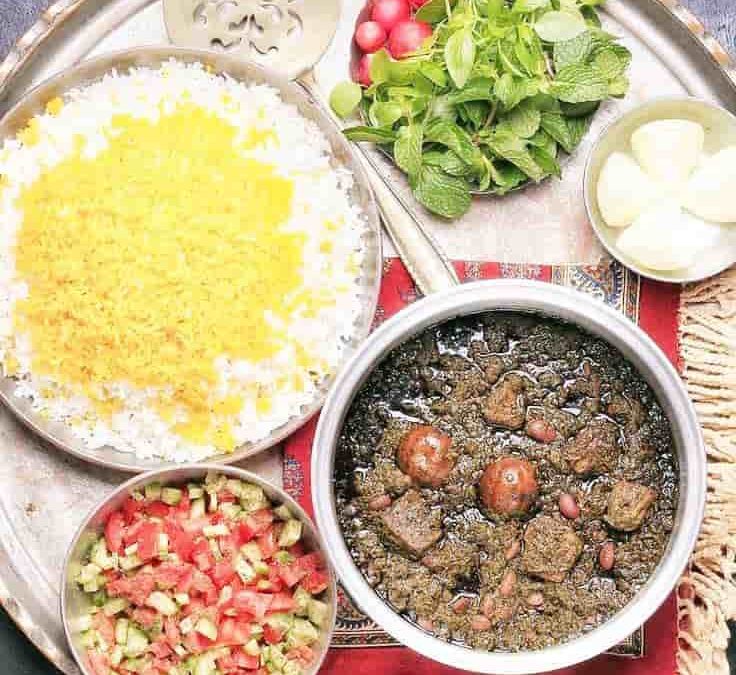 طرز تهیه خورش قورمه سبزی: رازهایی برای طعمی بینظیر | گلی شی 1 طرز تهیه خورش قورمه سبزی