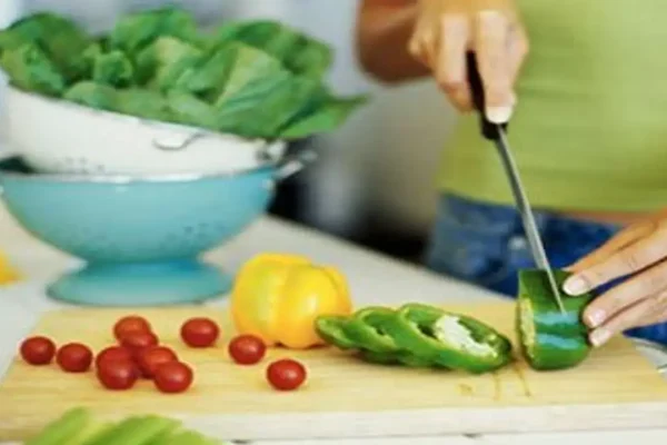 ۱۰ نکته ساده برای آشپزی سریع و خوشمزه در خانه آشپزی سریع