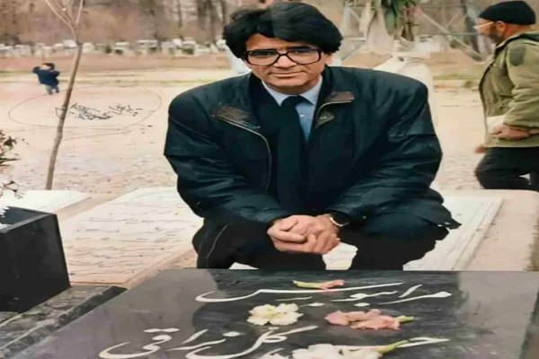 تصویر روز | از استاد شجریان بر مزارِ جناب گل نراقی استاد شجریان