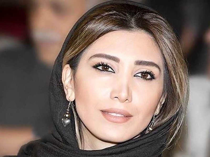 استایل خاص و مُد روز «نیکی مظفری» در نمایشگاه برادر گلشیفته