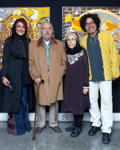 تاریخ وبگردی | تصویری از شقایق فراهانی کنار پدر مادر و برادرش آذرخش