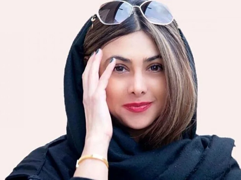 قاب داغ و تازه آزاده صمدی در یک مراسم هنری