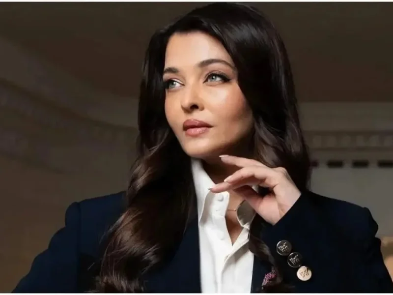 تصویر روز| آیشواریا رای باچان زیبا در کنار خانواده باچان آیشواریا رای باچان زیبا در کنار خانواده باچان