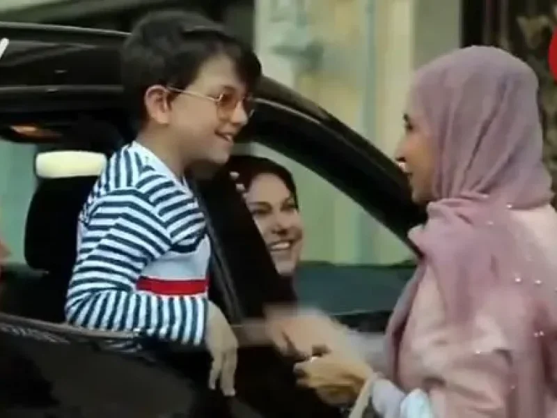 عکس| سفر زمان؛ چهرۀ «علی ثروتیان» (سریال آنام) در 17 سالگی در کنار «حامد بهداد»