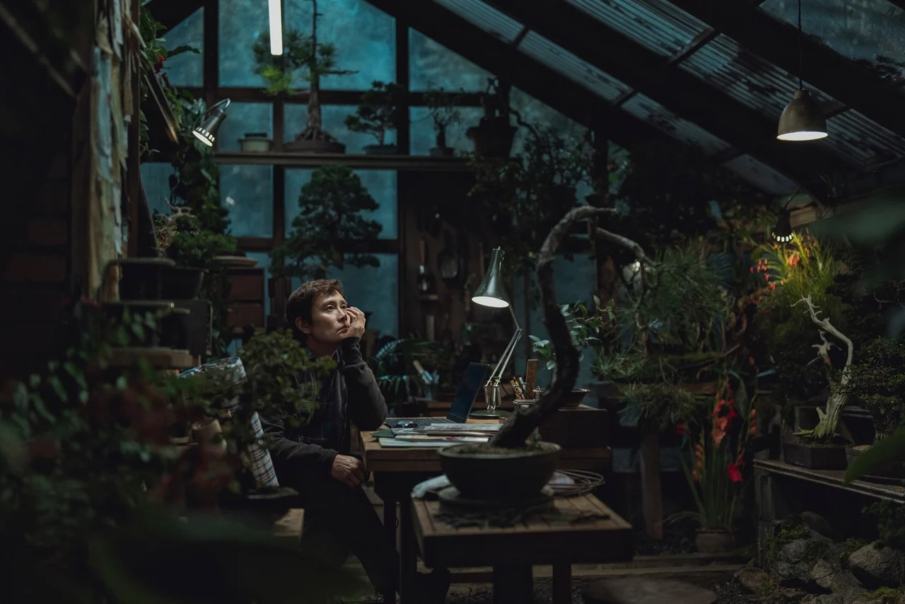 نقد کامل «چاره‌ای نیست»؛ مرزی باریک میان کمدی و تراژدی