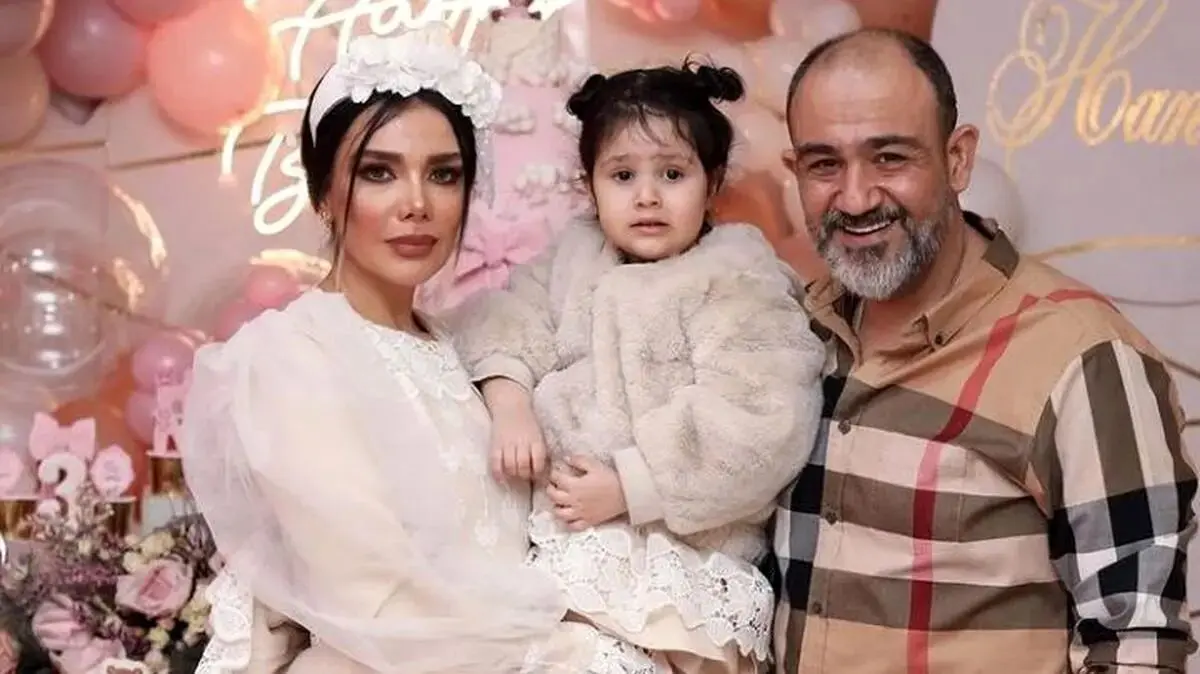خانه مهران غفوریان | نگاهی به آشپزخانه از لوازم خانگی برند و چیدمان خاص تا رنگ کابینت‌ها و لوستر شیک