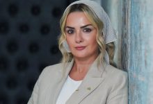 بیتا سحرخیز در کنار خانواده‌های اهداکننده عضو؛ عکس‌ها و بیوگرافی
