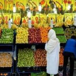 عکس خلاقیت تحسین برانگیز میوه فروش تهرانی برای کشوندن مشتری پای خرید حماسه ساز شد/ وقتی دلت پاک باشه و بخشنده باشی خدا خودش روزیتو میرسونه