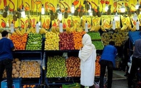 عکس خلاقیت تحسین برانگیز میوه فروش تهرانی برای کشوندن مشتری پای خرید حماسه ساز شد/ وقتی دلت پاک باشه و بخشنده باشی خدا خودش روزیتو میرسونه عکس خلاقیت تحسین برانگیز میوه فروش تهرانی برای کشوندن مشتری پای خرید حماسه ساز شد/ وقتی دلت پاک باشه و بخشنده باشی خدا خودش روزیتو میرسونه
