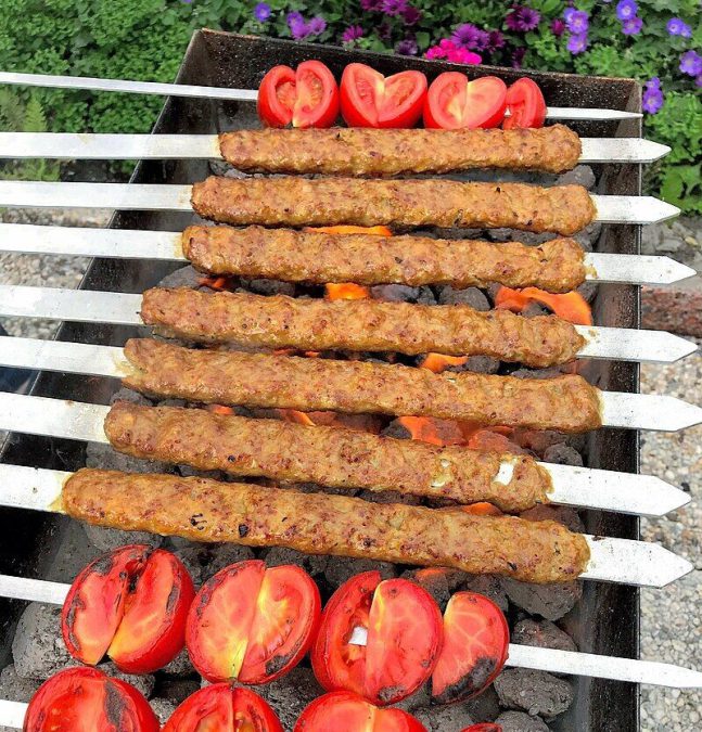 خلاقیت خنده دار یک ایرانی برای به سیخ کشیدن کباب حماسه آفرید/ مغز اینو باید طلا گرفت + عکس - آموزش بافتنی و قلاب بافی در خانه | کسب درآمد با کار دستی