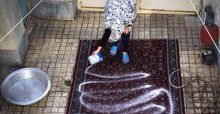 خلاقیت هوشمندانه یک مادر برای خشک کردن سریعتر فرش خیس خلاقیت هوشمندانه یک مادر برای خشک کردن سریعتر فرش خیس