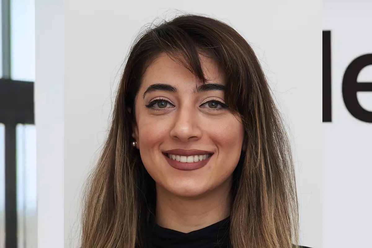 مریم عظیمی کیست؟ مهندس ایرانی اپل که در معرفی آیفون ۱۸ روی صحنه رفت maryam azimi