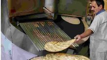 خلاقیت خندهدار اوستا شاطر هنرمند در پخت نان لواش گوزنی + عکس؛ بنازم به این ذهن خلاق پر از ایده خلاقیت خندهدار اوستا شاطر هنرمند در پخت نان لواش گوزنی + عکس؛ بنازم به این ذهن خلاق پر از ایده