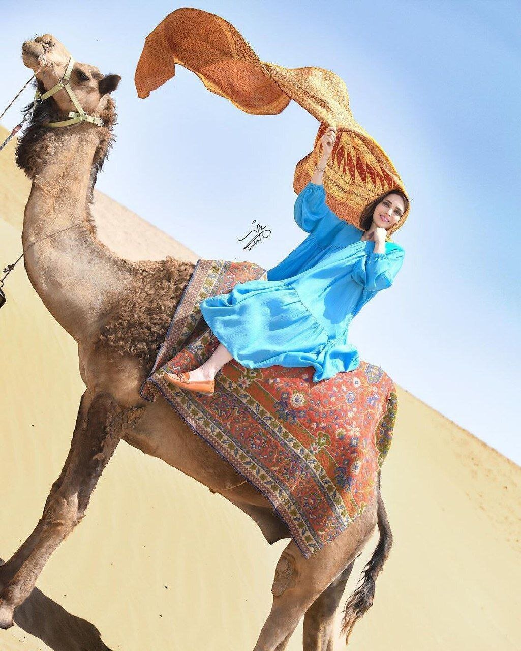جدیدترین؛ شتر سواری بهنوش طباطبایی با رخ خیره کننده! جدیدترین؛ شتر سواری بهنوش طباطبایی با رخ خیره کننده!