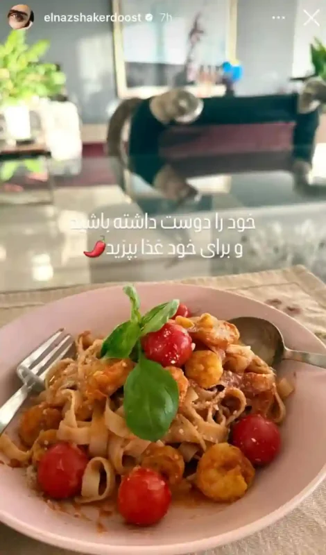 عکس الناز شاکردوست مهارتش در آشپزی را به رخ کشید 27 58