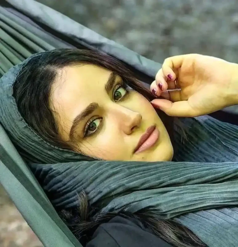 سفر در زمان | کمپینگ هانیه غلامی در وسط جنگل 307618621760877915 2.webp 2