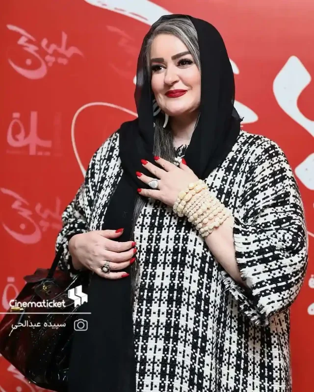 تصاویری از استایل کلاسیک «نعیمه نظامدوست» در اکران کجپیله با پالتوی چهارخانه 32 80