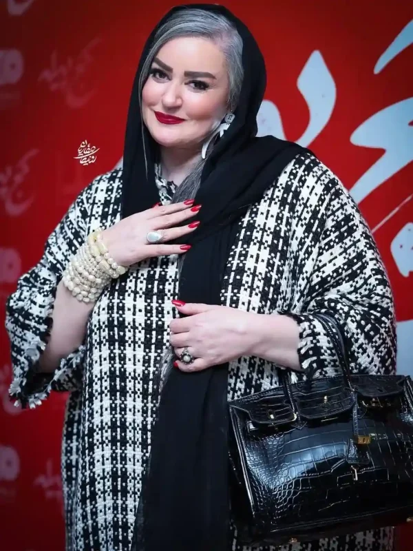 تصاویری از استایل کلاسیک «نعیمه نظامدوست» در اکران کجپیله با پالتوی چهارخانه 33 87