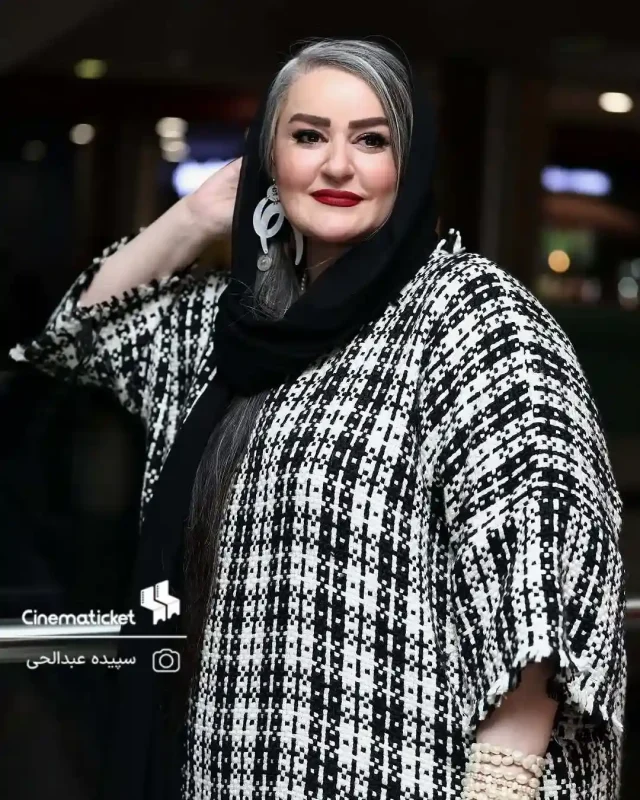 تصاویری از استایل کلاسیک «نعیمه نظامدوست» در اکران کجپیله با پالتوی چهارخانه 35 74