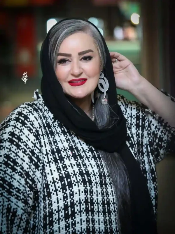 تصاویری از استایل کلاسیک «نعیمه نظامدوست» در اکران کجپیله با پالتوی چهارخانه 38 62