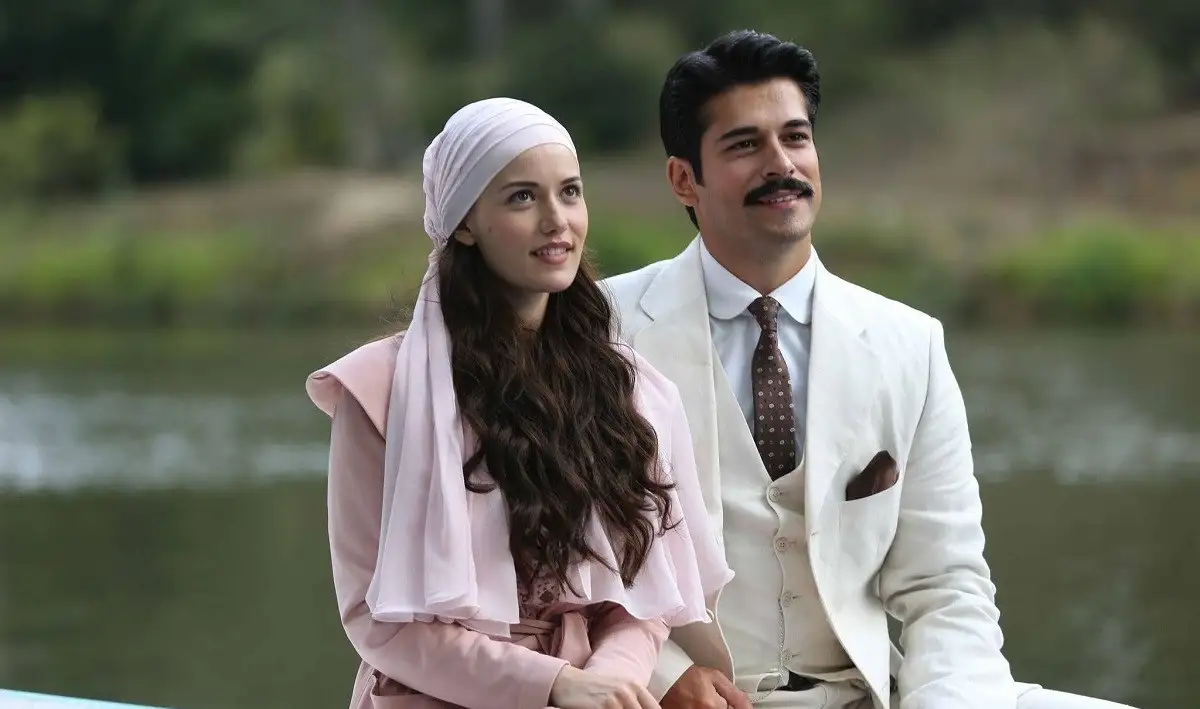 خبر روز | زندگی خصوصی فحریه اوجن، عکسهای شخصی و بیوگرافی 4 365