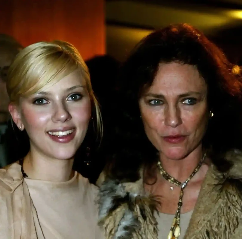 سفر در زمان| چهره «اسکارلت جوهانسون» در 19 سالگی در کالیفرنیا؛ سال 1382 43 55