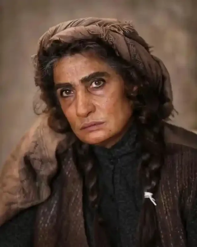 خبر روز| آلبوم عکس و بیوگرافی عاطفه رضوی با شوهر اول و دوم 451433dc