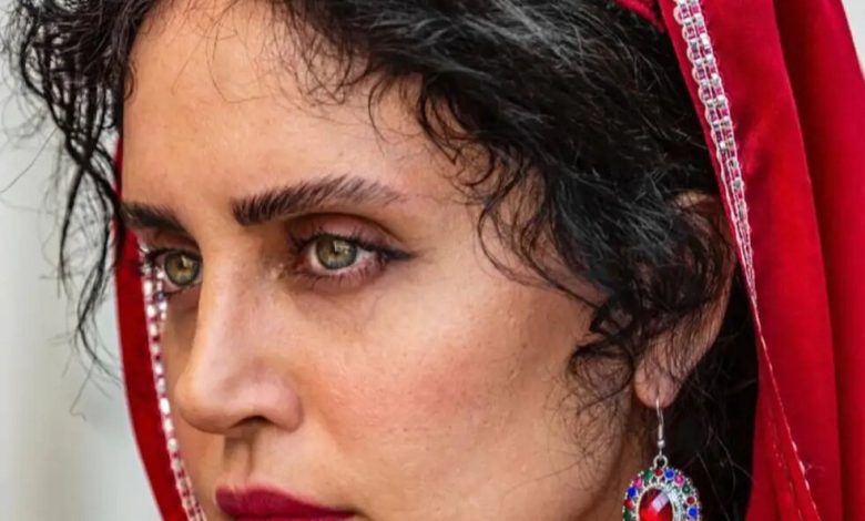 نگاه روز |ژست الناز شاکردوست همراه با استایل جدیدش در مقابل دوربین عکاسان