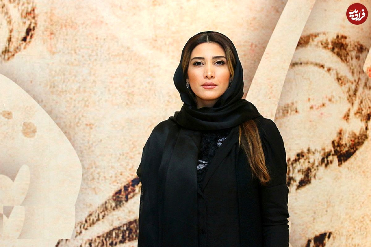 پوشش خاص و مُد روز «نیکی مظفری» در نمایشگاه برادر گلشیفته