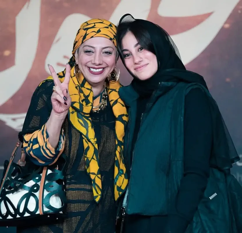خبر روز | عکس مادرانه «زهرا داوودنژاد» با دخترش یلدا به اکران خصوصی آمد 51 64