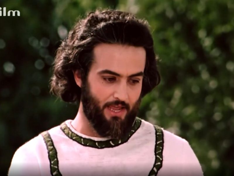 ببینید| سفر در زمان؛ استقبال مردم تونس از «یوزارسیف» در حاشیه یک مراسم؛ سال 1403