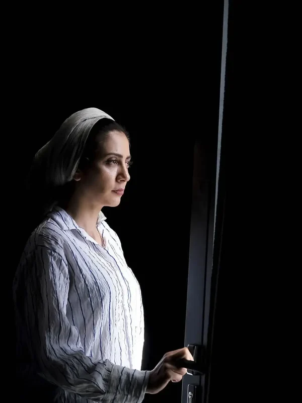 تصویر روز | ژست اندوهگین مونا فرجاد در عکس جدیدش 6f070b7a 1