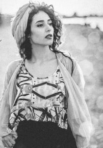 تصویر روز | استایل شیک و جذاب مهدخت مولایی بازیگر نقش نجوا شهباز 7217isqoi