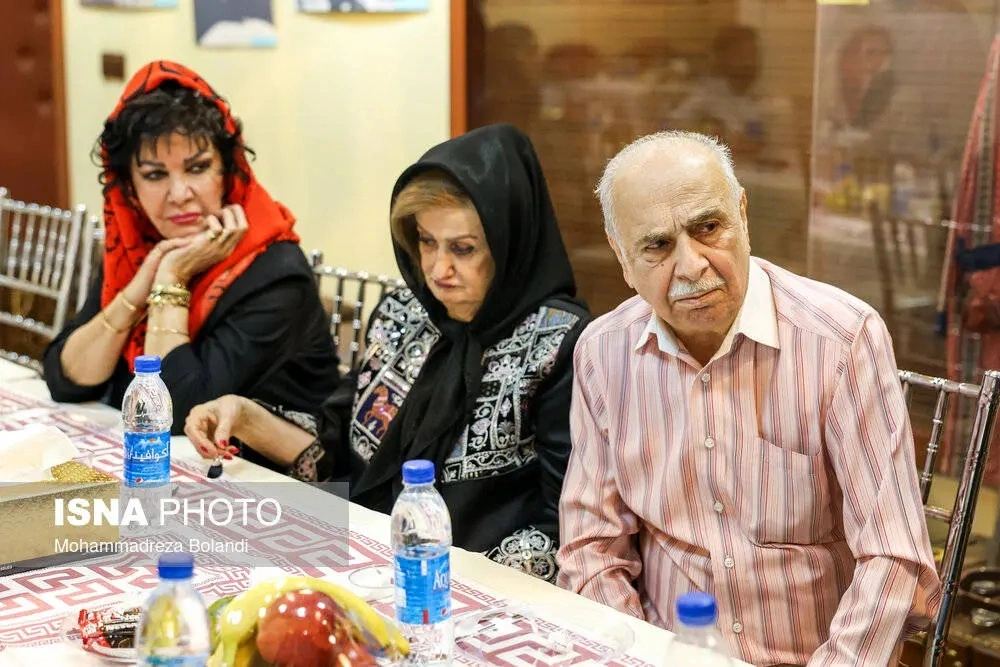 خبر روز | تصاویر تقدیر از علی نصیریان در شصت سالگی تماشاخانه سنگلج 76 11zon 15